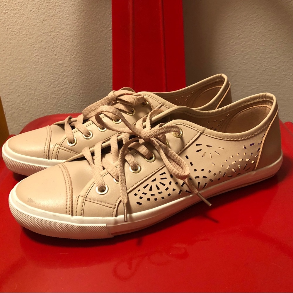 Nude tennis shoes